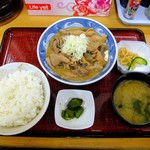 市場食堂 - 豚モツ煮定食