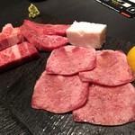 Yakiniku Juntei - 塩焼き盛り合わせ