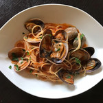 ペコリーノ - あさりのトマトソースパスタ。