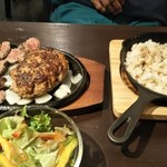 薪焼きハンバーグと厚切りステーキ　薪たま - ハンバーグ&カットステーキ70㌘
            ガーリックライス+100円