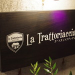 ラ トラットリアッチャ  - 看板
