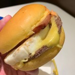 マクドナルド 松任フェアモール店 - 黄金の月見バーガー バンズが黄色くてベーコンが分厚いっ！