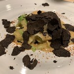 SUGALABO - トリュフに埋もれたスカンピのラビオリ。