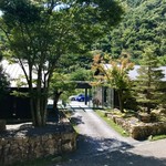 芦屋川 むら玄 - 芦屋ゲートから降りてきての風景