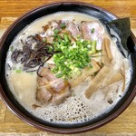 ラーメン しみず - とんこつ塩ラーメン(大盛1.5玉)¥750