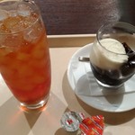 イタリアン・トマト カフェジュニア - アイスティーＬ　370円
            コーヒーゼリー　330円