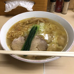 支那そば心麺 - 塩ワンタンメン、950円。