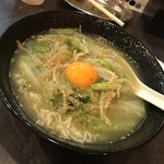 おばんざい のみねえ - サッポロ一番塩ラーメン、玉子、野菜、愛情入り
