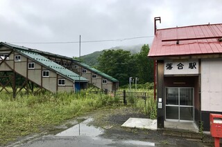 Shokudou Takadaya - ［2019/08］落合駅です。2429Dで来た時はちゃんとした駅でしたが、今やバスの停留所です。