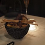 アルベロ ネロ - "自家製フォカッチャ"