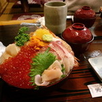 伊澤家 - 海鮮丼巨大ドーム盛り