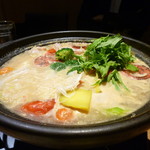 居酒屋 肉菜 - 具沢山鶏白湯鍋