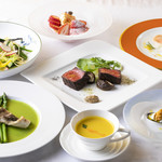 カフェ・スコーラ - 2階リストランテは素材を追求したイタリアンが