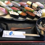 鮨処 狸福 - 上ランチ ¥1000です。
            今日も 美味しいお寿司をいただきました^_^
