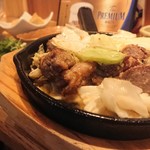 餃子 もつ鍋 鉄板焼肉 うどん 博多どんたく - 