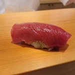 鮨 あらい - 中トロ(血合いぎしのとなりの部位)