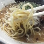 豚ソバ Fuji屋 - 麺とスープの相性は良い