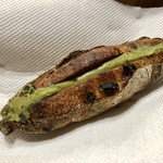 パンやきどころ RIKI - チョコとクランベリーのハード シチリア島ピスタチオクリームと共に ¥260+税