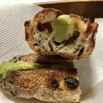 パンやきどころ RIKI - たっぷりのシチリア島ピスタチオクリーム