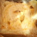 ル ミトロン食パン - R1.9:焼きたてのチーズ食パン(ハーフ432円)をGET！ちょっと高いけど、チーズがゴロゴロ入って美味しいですよ♪