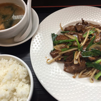 梅蘭 御茶ノ水ワテラス店 - 看板メニュー無視のレバニラ