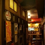 いざか家 とわ - これはもう、『東久留米 三丁目の夕日』やぁ〜！！
店内入口の青空からカウンター席への夕日に変わってゆくグラデーションが個人的にツボ☆*:.｡. o(≧▽≦)o .｡.:*☆

