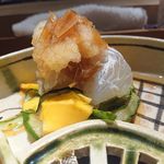 もと井 - モカレイのお造り、水ナス、ミョウガ、コリンキー添えにエシャロットソース
      