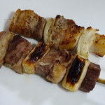 Yakitori Hibiki - 特上やきとん280円＆黒豚バラ串（塩）260円