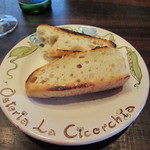 オステリア ラ チチェルキア - 塩なしのパン