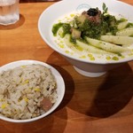 麺屋 六感堂 - ソーセージと炒り卵 炊き込み飯＋桃と酒盗クリームチーズヌードル（桃のカプレーゼ添え）＋桃増し