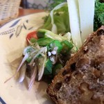 ル・シァレ - 茄子のタタキ？オクラとミョウガが和えてあります。