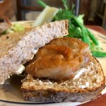 ル・シァレ - チキンは煮込みというか照り焼きぽい。