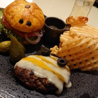 グリロジー バー＆グリル - 