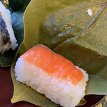 Yanatoyo Sushiten - 鮭寿司(1個)♡¥155(税込)