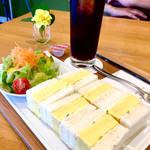 ママン オヴァール - ルティンの卵のサンドイッチ¥700、ICEコーヒー¥350、セット割引ー¥50