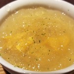 馳走 啐啄一十  - (01)脱水熟成赤雲丹(愛媛県津和時島産、5日寝かせ)、竹原市の天然軟水、羅臼昆布出汁のジュレ掛け
      ｢雲丹は鮮度が良いほど美味しい！｣との常識を打ち崩す熟成赤雲丹！
      素晴らしい仕上がりです♪