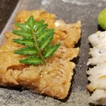 馳走 啐啄一十  - (05鱧(愛媛県伊予灘産)の山椒煮
      普段は薄味で食べることの多い鱧を炭火で焼いてから山椒、味醂、醤油で甘辛く味付けしてあります。濃いめ味わいの中に鱧ならではの旨みが顔を出します。