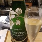 馳走 啐啄一十  - ②ペリエ・ジュエ・ベル・エポック2011
      葡萄品種:シャルドネ 50%、ピノ・ノワール 45%、ピノ・ムニエ 5%
      芸術家エミール・ガレがデザイン
      美女と野獣が恋に落ちる晩餐会を飾ったシャンパーニュ