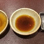 馳走 啐啄一十  - 薬味
      オリジナル調合の醤油
      29年間継ぎ足しのポン酢
      塩(地中海キプロス産)