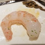 馳走 啐啄一十  - (18)牡丹海老(北海道噴火湾産、7日熟成)
      産卵期は秋～春、旬も包卵する秋～春
      4年迄は全て雄、5年で性転換して全て雌に
      普段でもモチモチ食感とねっとりした甘みは強い
      熟成すると深みが出ます♪