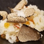 馳走 啐啄一十  - (23)夏トリュフご飯(プレーン)、ずわい蟹入り、初イクラ掛け
      夏トリュフの軽やかな薫りが立ち昇り、新鮮なイクラがプチッとした食感とコクを加えます。