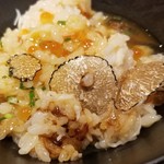 馳走 啐啄一十  - (23)夏トリュフご飯(卵掛け)、ずわい蟹入り、初イクラ掛け
      最後に卵の黄身を上から掛けて、さらに濃厚な味わいに。♪ヽ(´▽｀)/