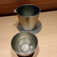 鮨 利﨑 - 酒器は能作の錫器