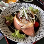 호텔 뉴 사카이 - くじらと牛肉のロースト二色丼