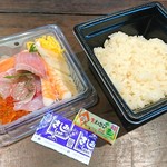 海鮮丼 アジト - 日替わり海鮮丼<上>￥700(税込)
