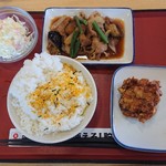 入間下藤沢食堂 - ご飯大、ポテトサラダ、豚肉と茄子の生姜焼、ビッグ唐揚げ