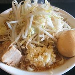 踊ろうサンダーバード - 豚肉は野菜に隠れてしまってて見えないですが大きい角煮タイプが4個位入ってます