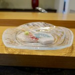 群来膳 - ［2019/08］酒肴④ 朝じめひらめとえんがわ ポン酢＋酒肴⑤ まだいの昆布締め