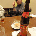 中国麺飯 勇 - 紹興酒　写りたがりのレビュアー様(笑）