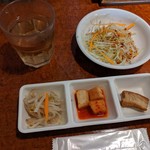 李家 韓国家庭料理＆居酒屋 - サラダとおかず３品